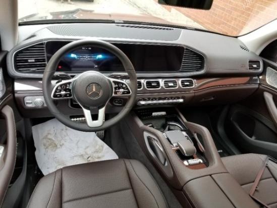 配置丰富颜色齐全       2020新款奔驰gls450的内饰配了实木/皮革组合