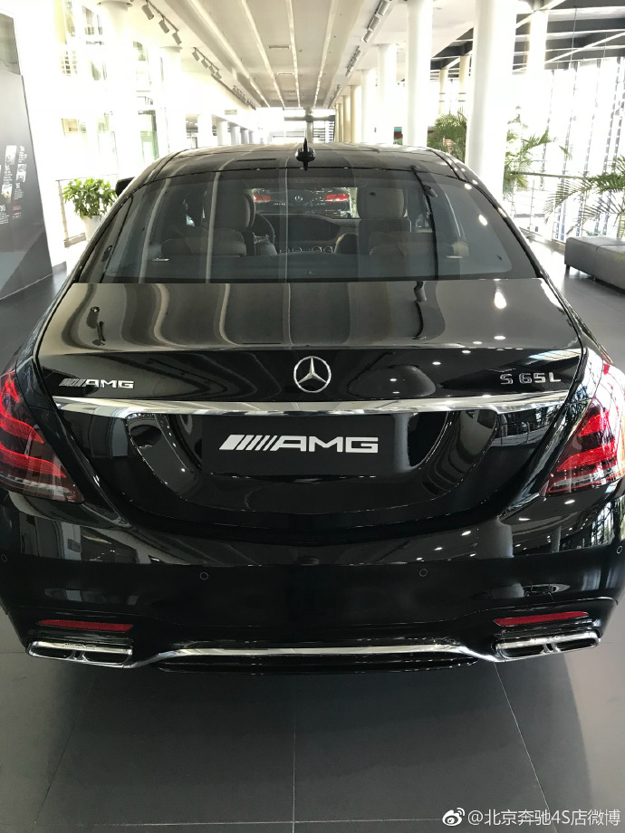 面對各種地形都從容不迫奔馳s65s63amg