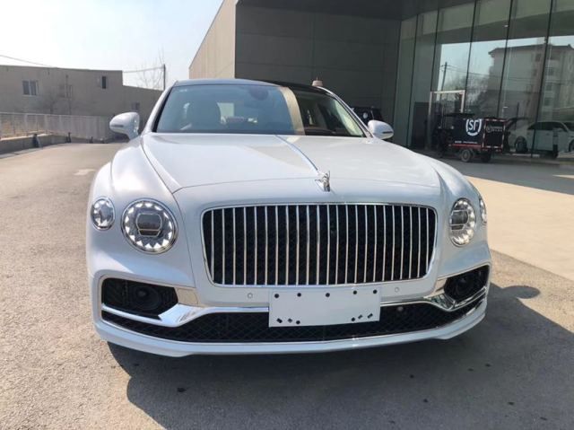 2020款进口宾利飞驰白色魅力suv月末惠