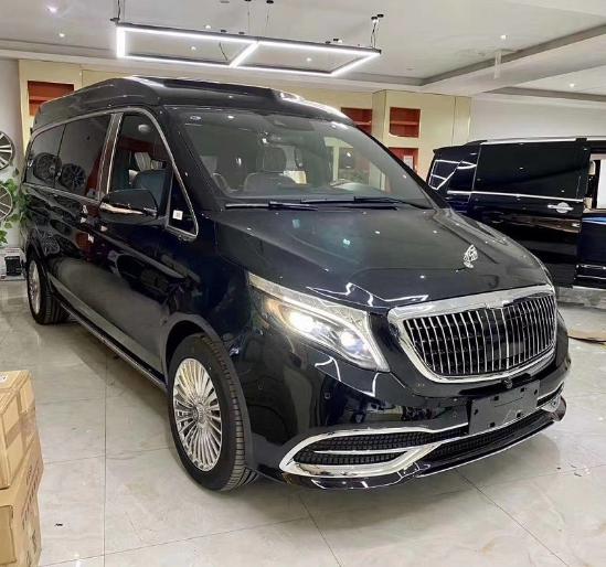 20款奔驰迈巴赫vs680改装高顶隔断隐藏6座商务车保姆车,驾驶舱设计