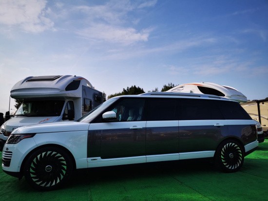 20款路虎揽胜加长在皇家一号商务房车