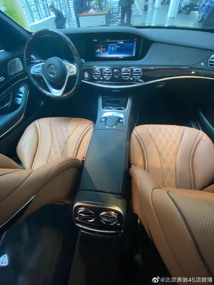 冲出都市的舒适圈2021款奔驰迈巴赫s450