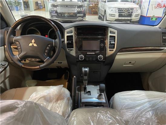 20款三菱帕杰罗v97金标 港口现车特价优惠