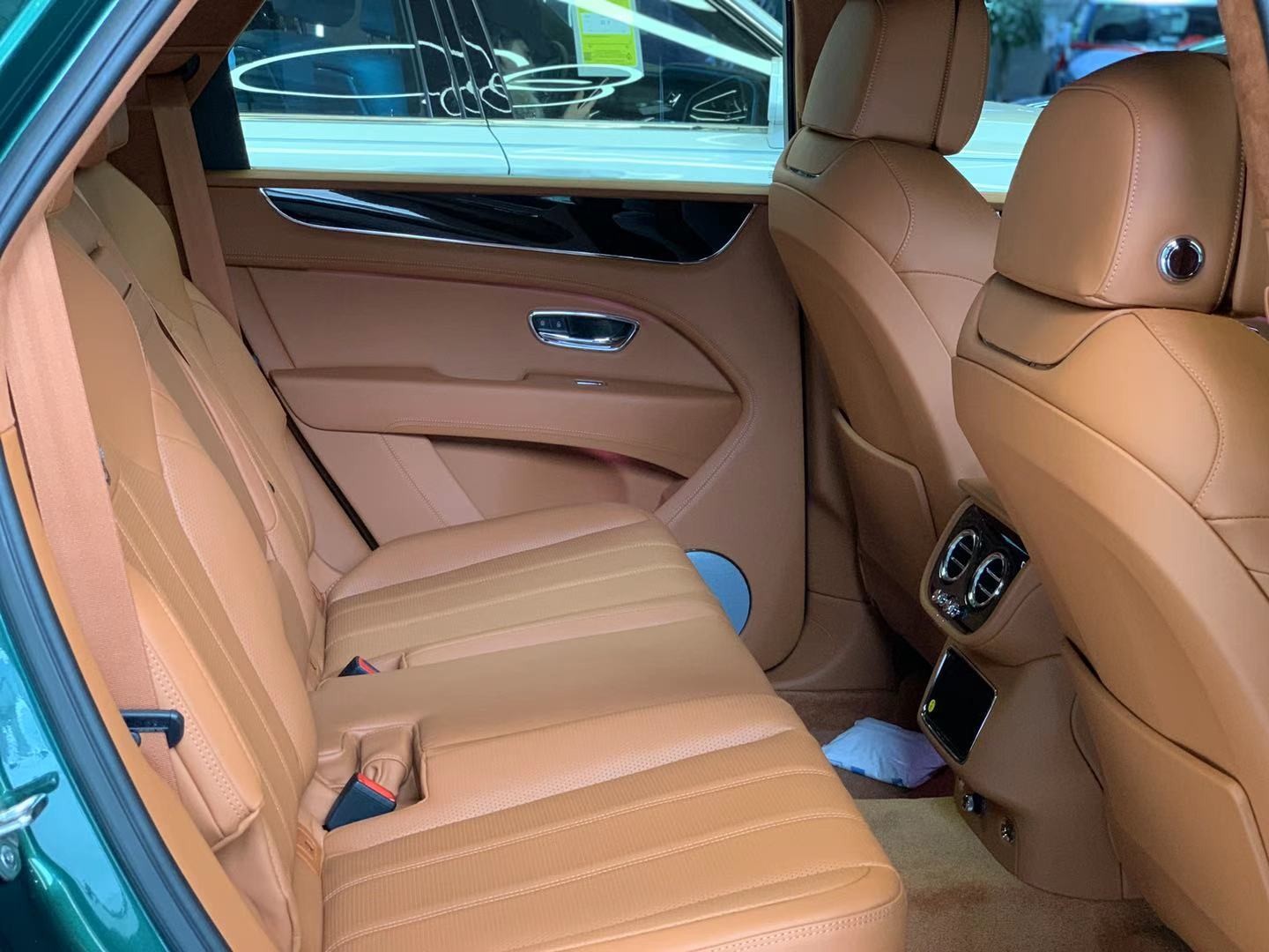 全新宾利添越4.0v8价格多少现车优惠多