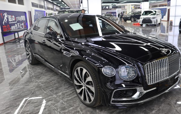 2021款宾利飞驰黑色现车配置优惠直减