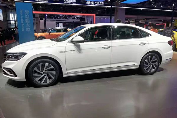 2021上海车展实拍新款帕萨特phev!