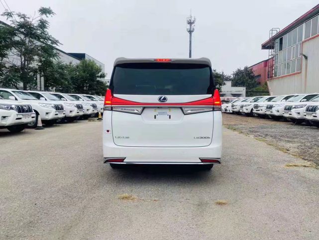 雷克萨斯7座商务车价格凌志4座车报价