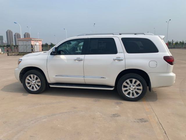 2020款全新丰田红杉5700国六丰田红杉这款百万级别日系硬派越野suv