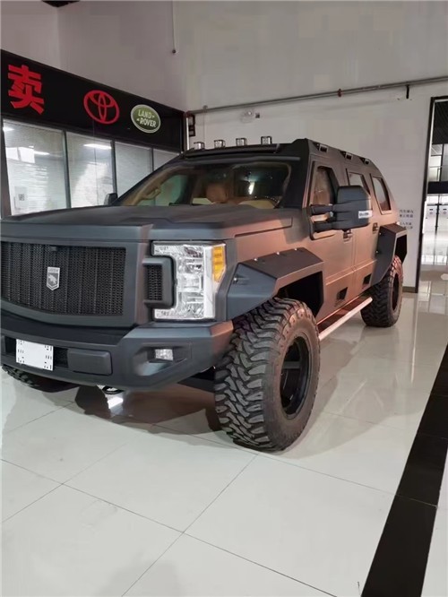 国五乔治巴顿35侧挂式备胎造型很新颖