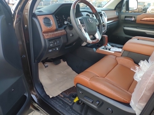 21款丰田坦途1794版57v8搭载6速变速箱