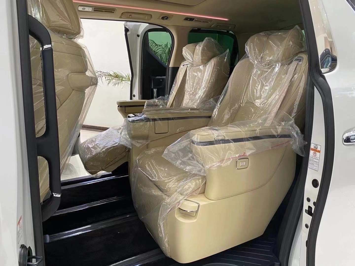 全新丰田埃尔法打造后排专属私人的空间