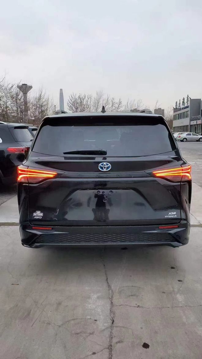 21款丰田塞纳25l国六亲情价钜惠40余万