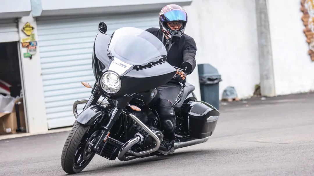 宝马最牛复古摩托新款亮相r18自在大乘