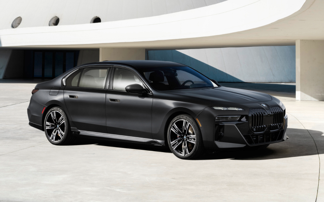 全新一代宝马7系在美国卖62万元国内超过100万了吧