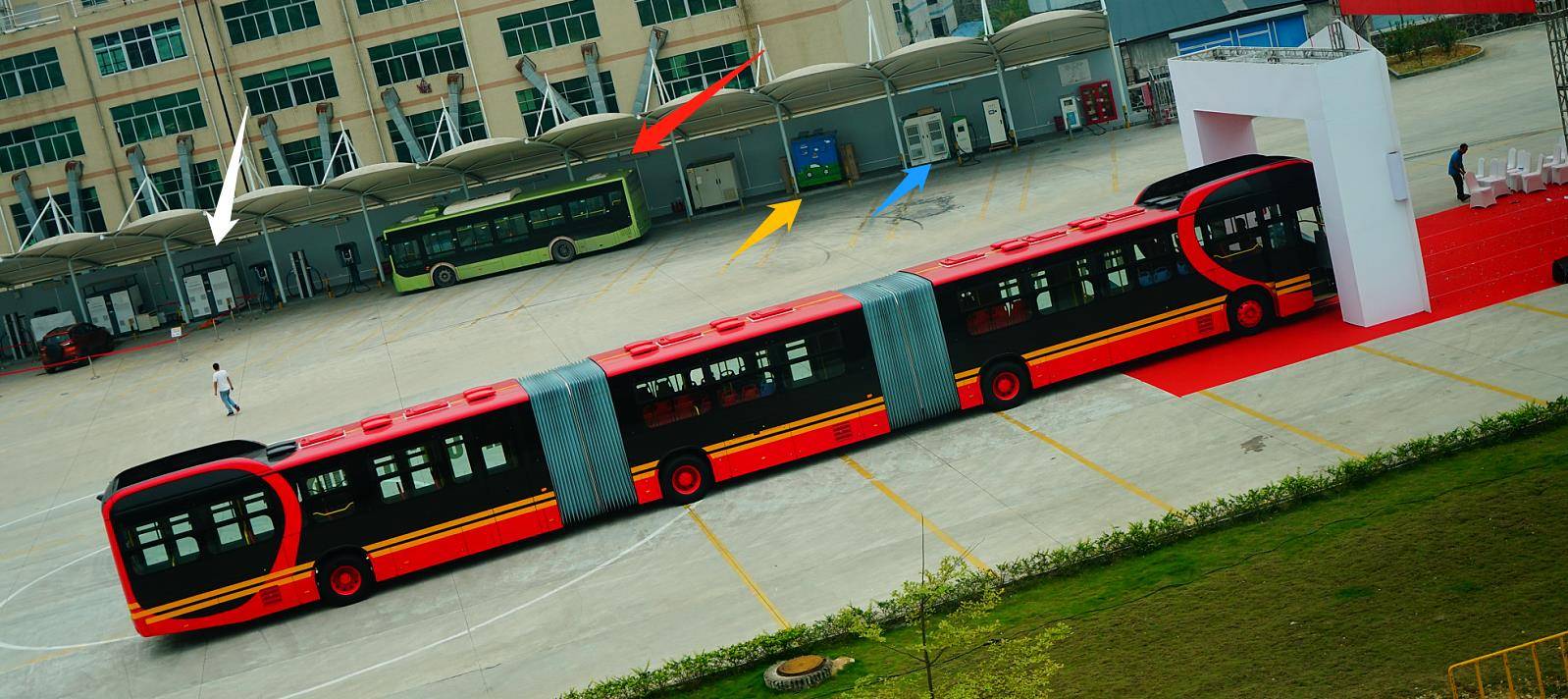 此次k12型电动客车下线与交付仪式,在比亚迪深圳坪山基地举办.