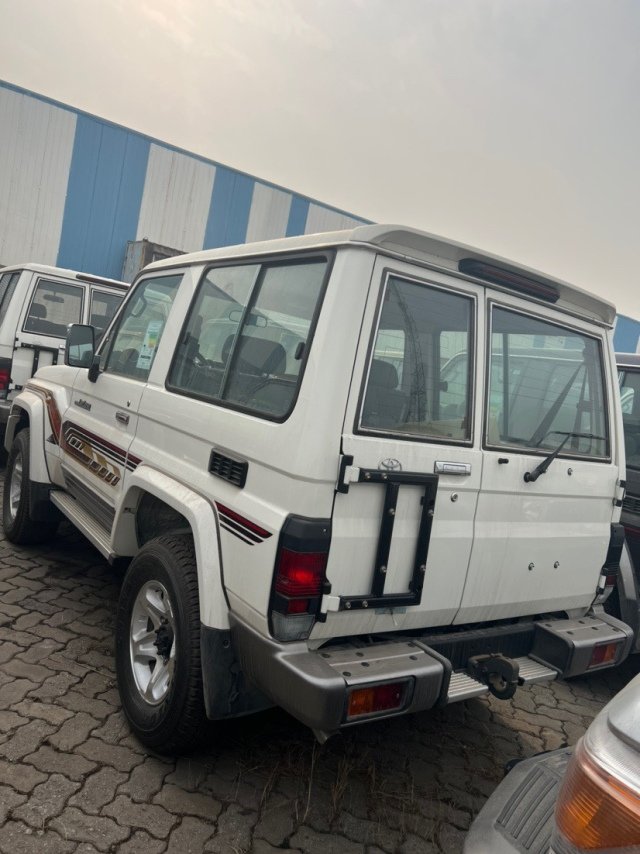 新款丰田lc71下月交车越野爱好者看过来