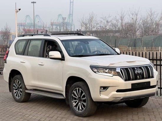 23款中东版霸道2800现车报价63万起促销