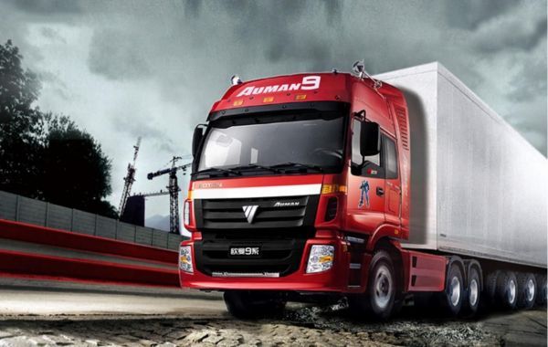 通过自主研发,拥有自主知识产权的欧曼h2重卡,刻画着"机器人",全面