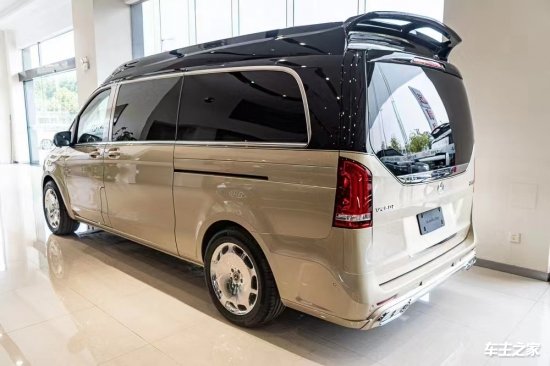 奔驰迈巴赫定制商务车七座高顶双色报价