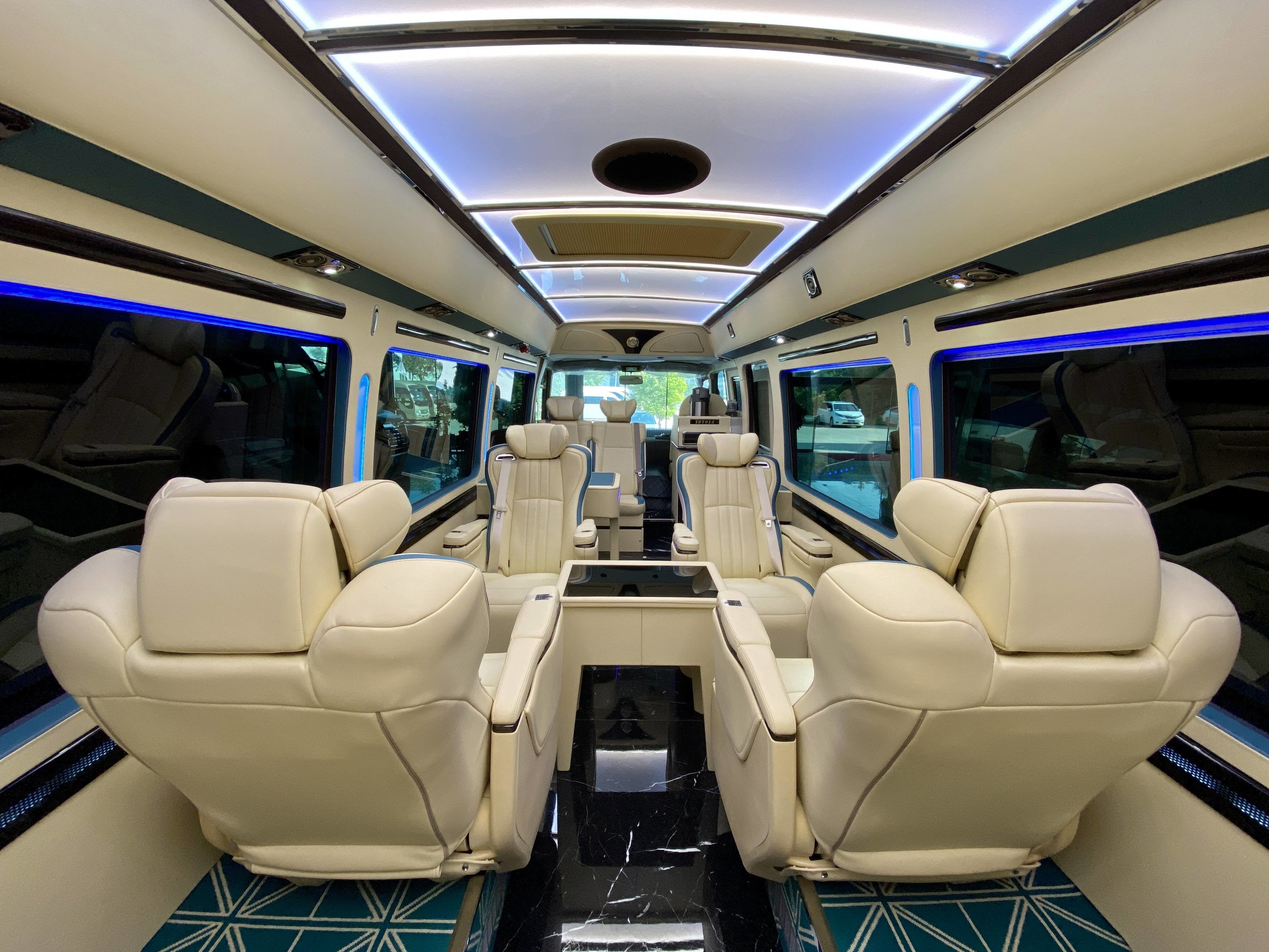 丰田考斯特12座价格有哪些配置