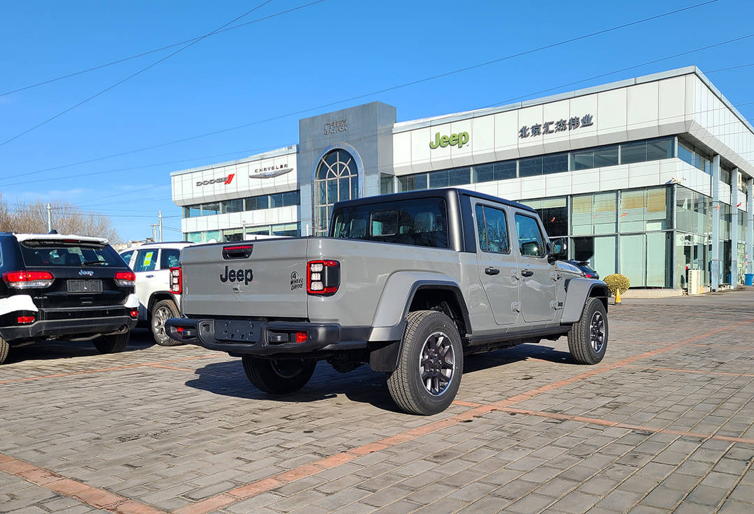 北京吉普4s店角斗士皮卡现车颜色全分期免息