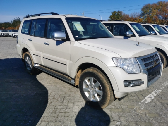 四驱22款三菱帕杰罗v93国六金标29万起低配出售