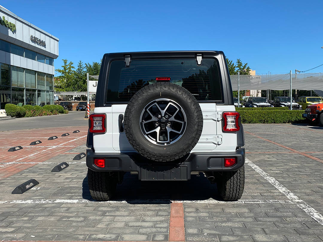 2024款jeep牧马人罗宾汉四门版白色到店置换补贴两万