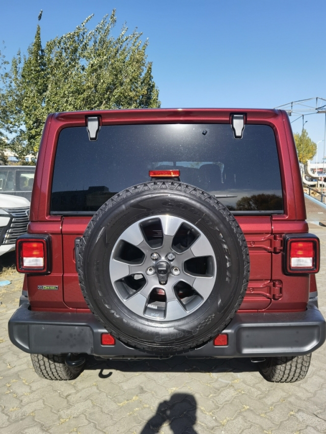 2024款吉普柴油牧马人 3.0t撒哈拉 四门落地价 现车强大越野性能