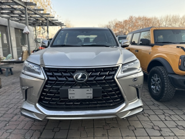 西安雷克萨斯lx570中东版顶配仅售17x