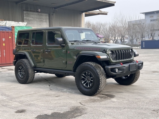 24款加版吉普牧马人20t性能版68万