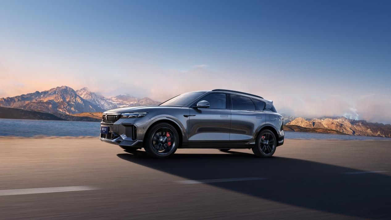 乘风向上 双车齐发 东风汽车eπ008与岚图free 318即将接力上市