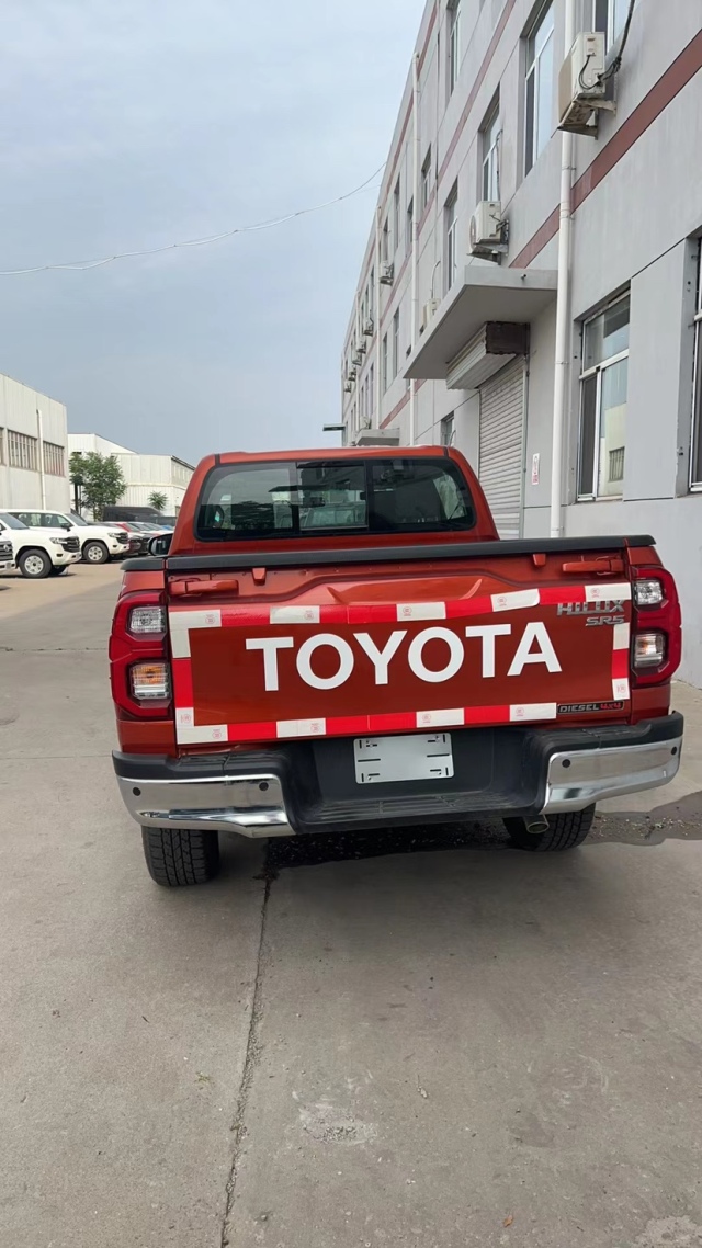 2024款丰田海拉克斯2.8t柴油版四驱sr5皮卡特价